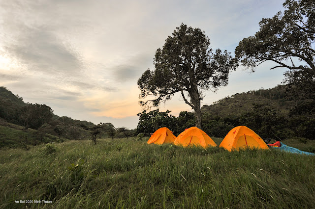 Cắm trại tại vườn quốc gia Núi Chúa