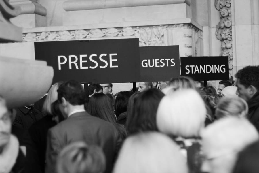 presse guests  standing