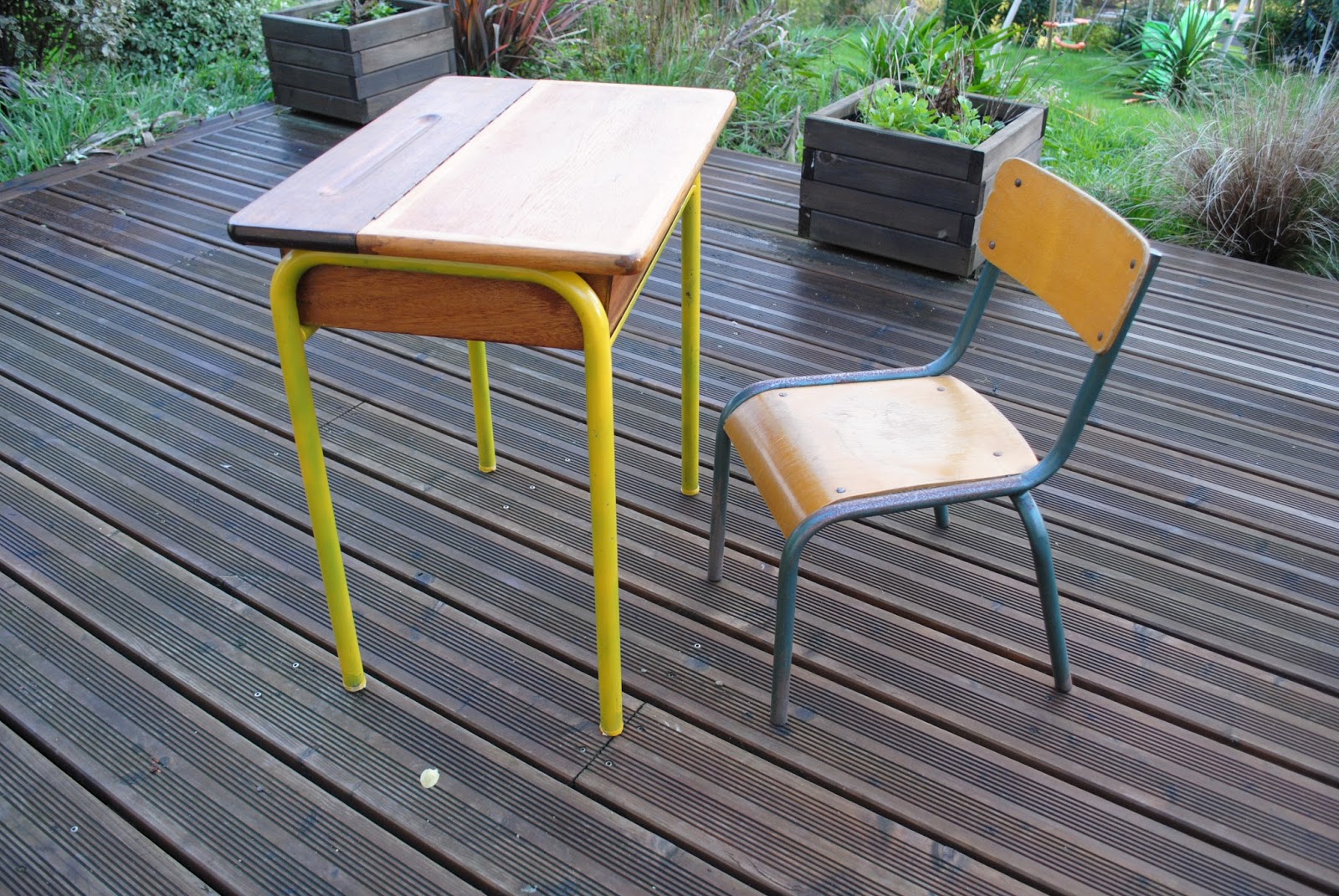 pirouettes & patatras: Un bureau d'écolier pour Hugo