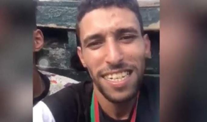 Un desesperado campeón marroquí de taekwondo huye en patera a España y tira su medalla de oro en el mar.