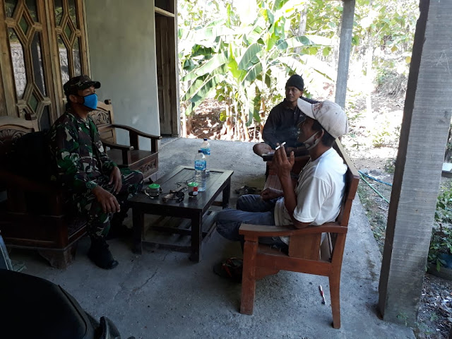 Hadapi New Normal, Babinsa Tingkatkan Komunikasi Sosial Dengan Warga Hadapi New Normal, Babinsa Tingkatkan Komunikasi Sosial Dengan Warga