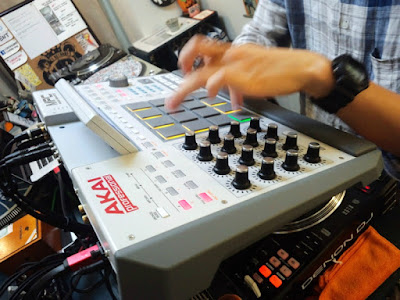 サンプラースクール VIBESRECORDS Sampler Schoolでのサンプラーのレッスン模様です。