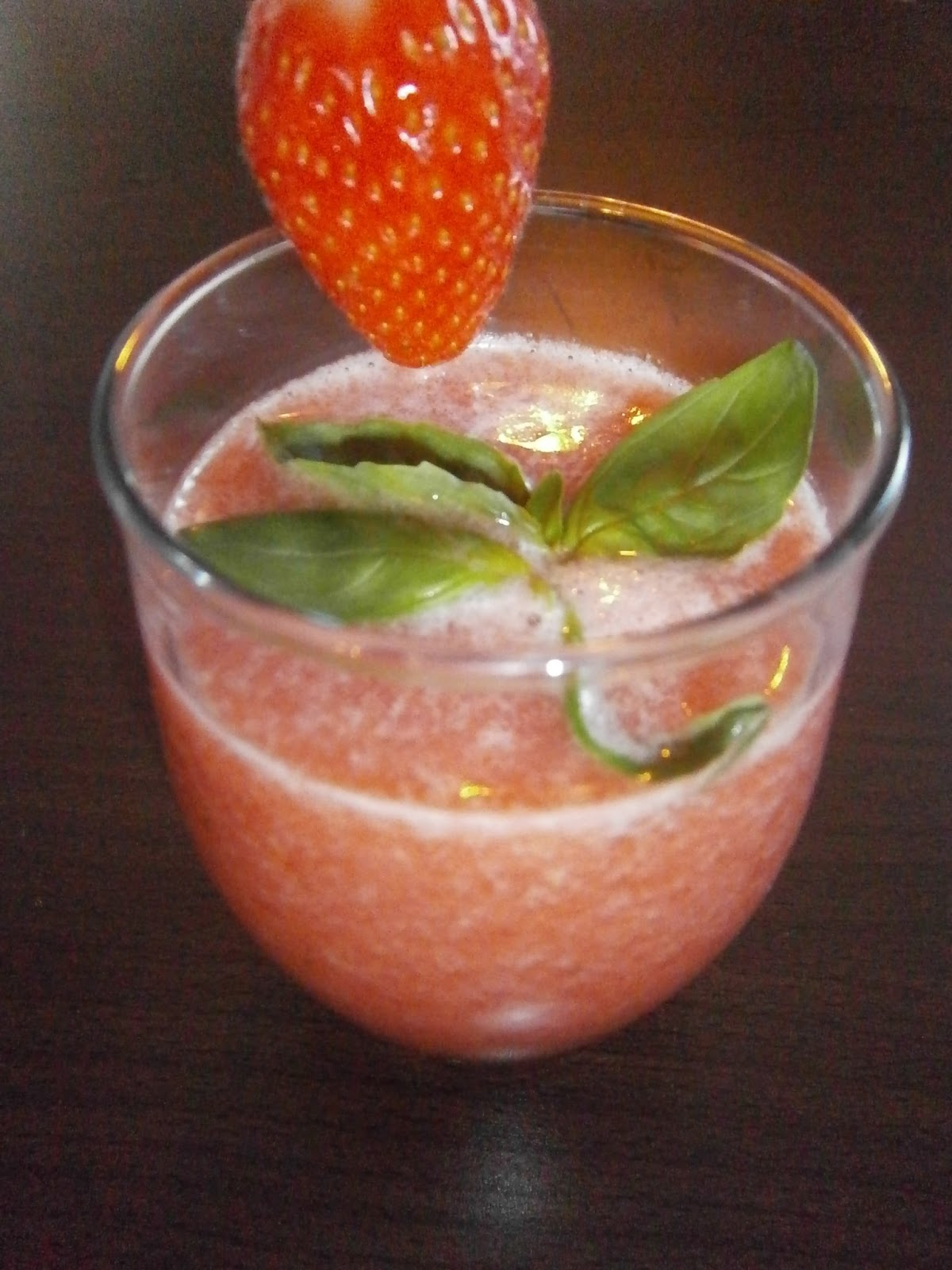 Soupe De Fraise Au Basilic