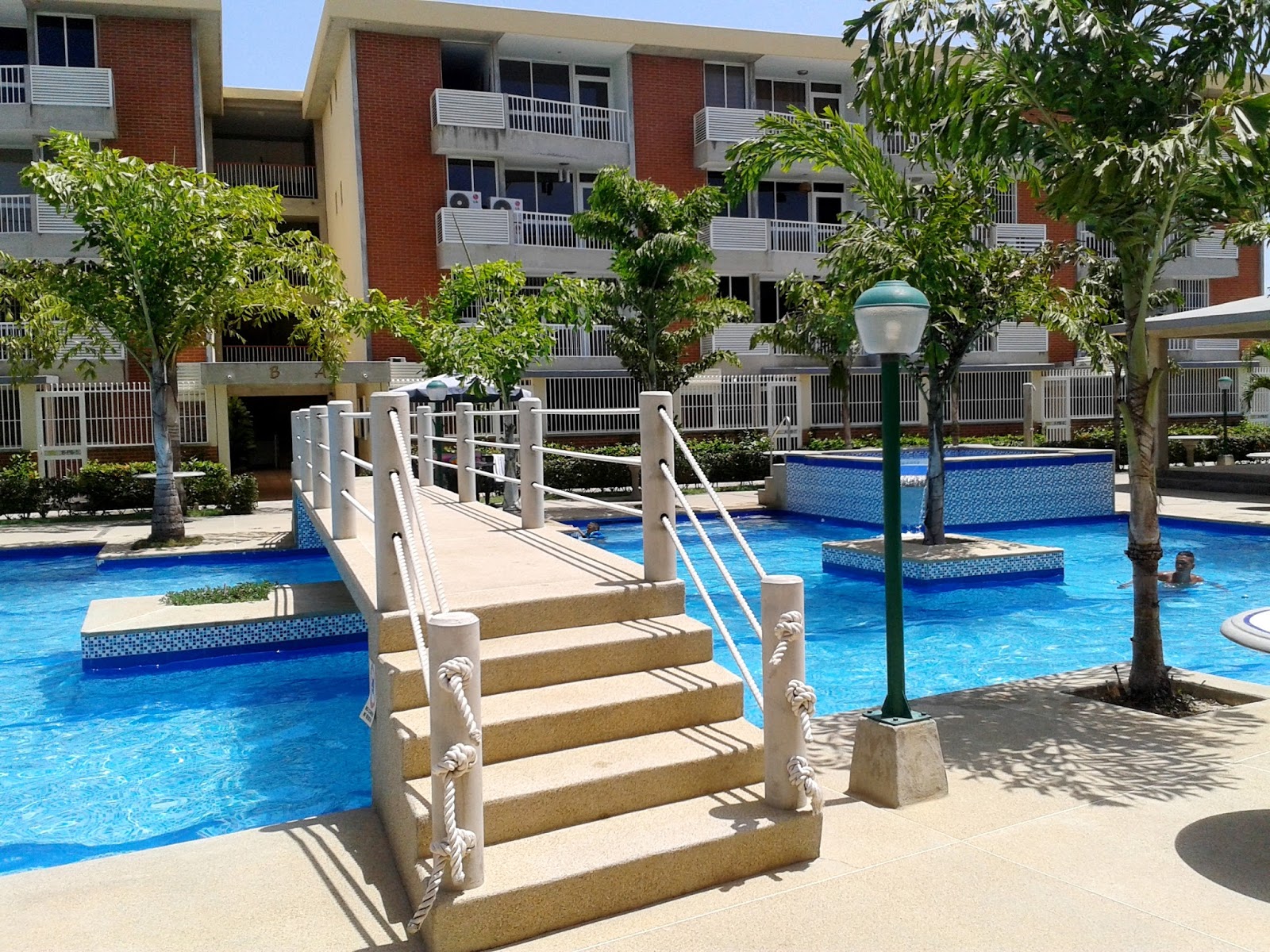 Oscar Higuerote Res. Parque Costanera