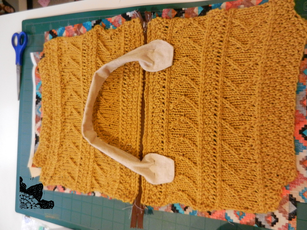 Designs by Diligence How to Add a Zipper and Line a Knit Bag