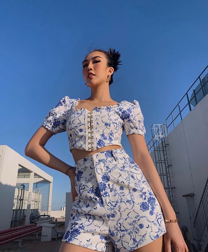 Chi Pu, Phí Phương Anh ghi điểm hoàn hảo với style phối áo và váy đồng điệu Chi Pu, Phí Phương Anh ghi điểm hoàn hảo với style phối áo và váy đồng điệu