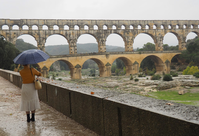  -- (Aqueduct Pont du Gard)