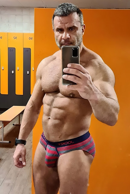 Hot Muscular Hunks in Sexy Underwear
