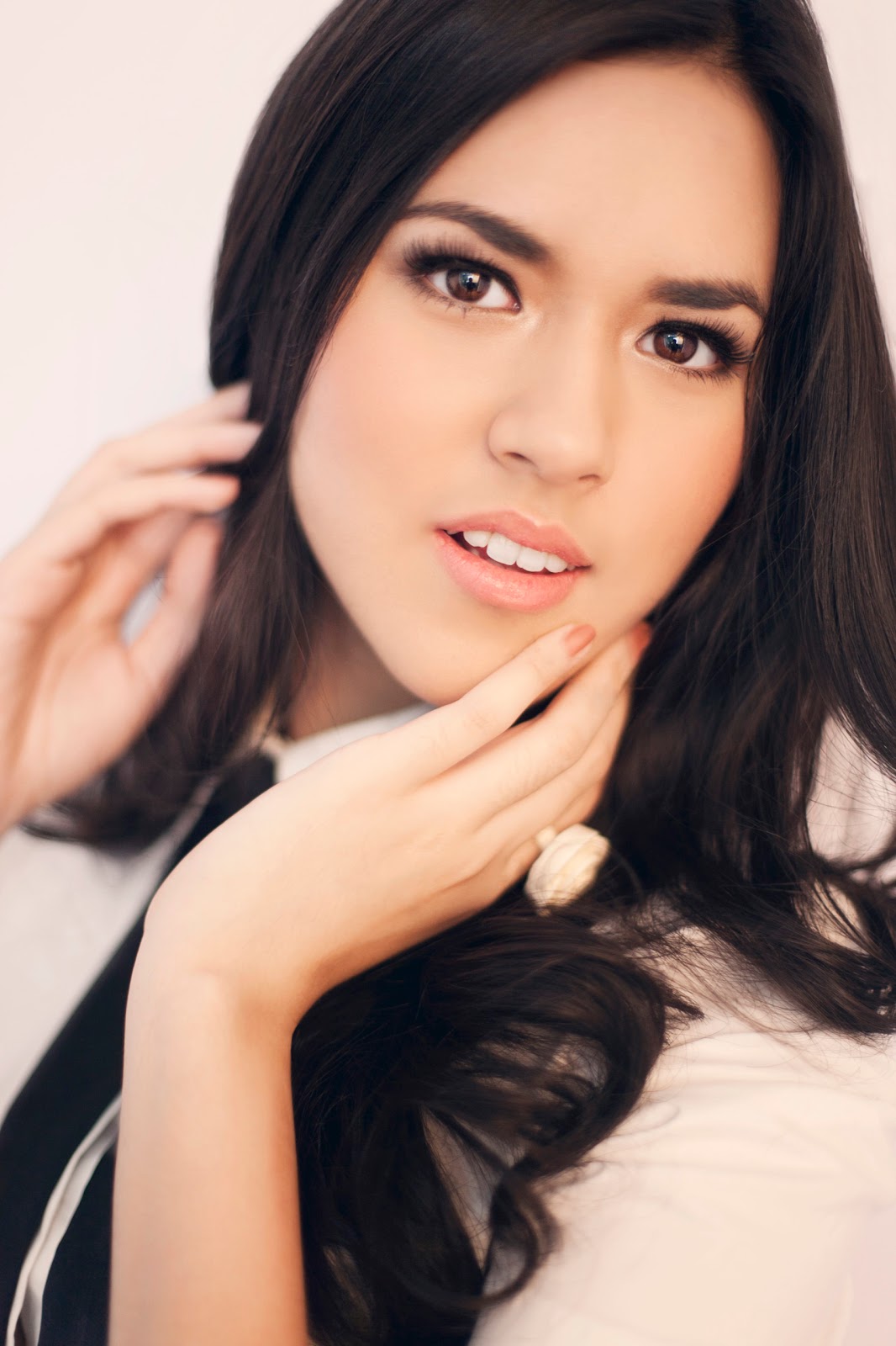 a Beautiful girl and Talented, Raisa!!