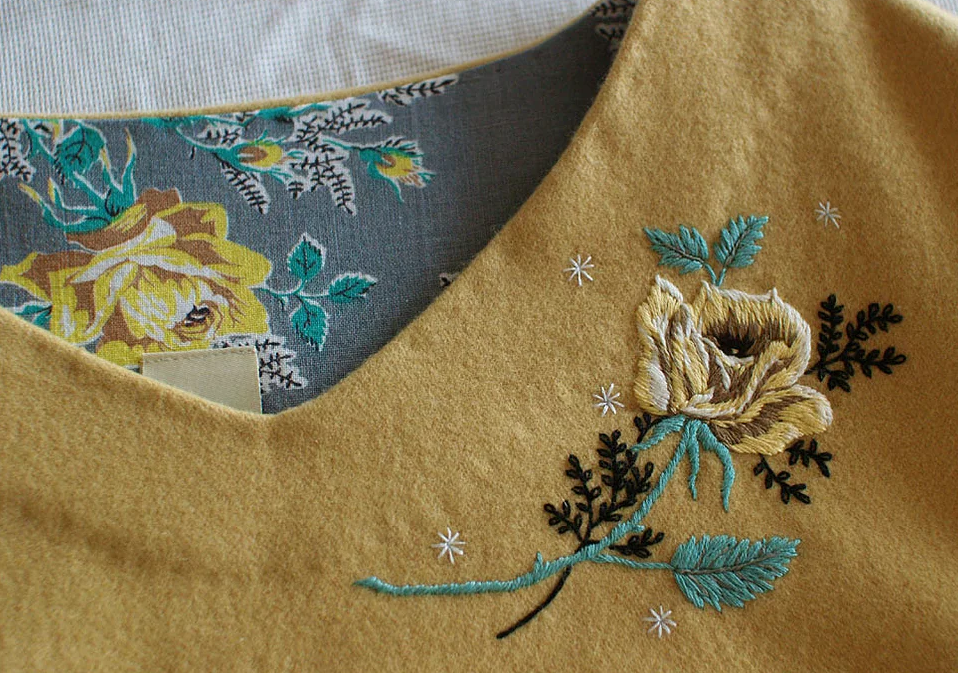 Mẫu thêu cổ áo đẹp - Hình 7