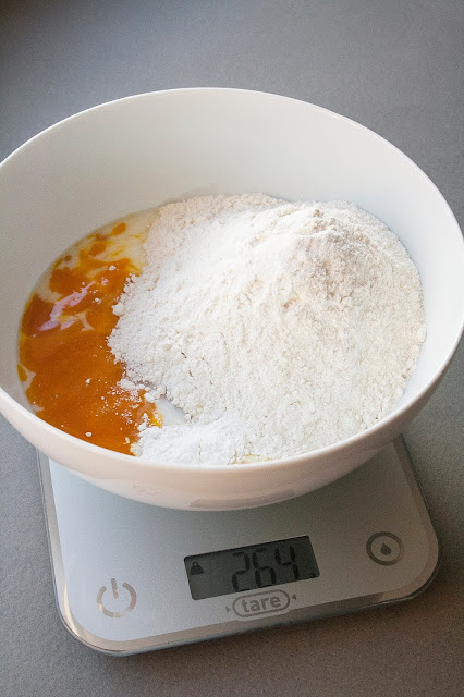 La ricetta della drizzle cake di Mary Berry step 2