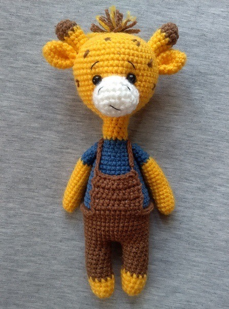 Вязаный жираф крючком
