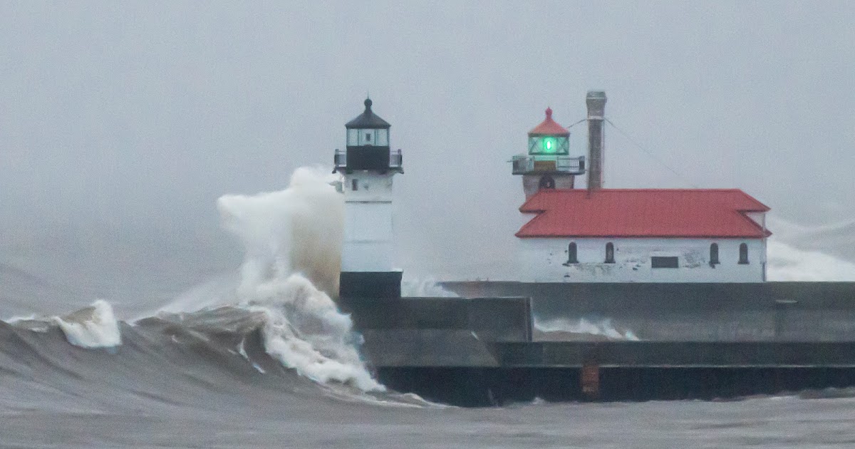 Duluth Harbor Cam Storm Surge!