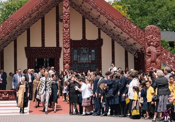 Duchess of Sussex wore Stella McCartney navy asymmetric crêpe dress. Kiri nathan Pounamu Kouma, carved by Jason Nathan