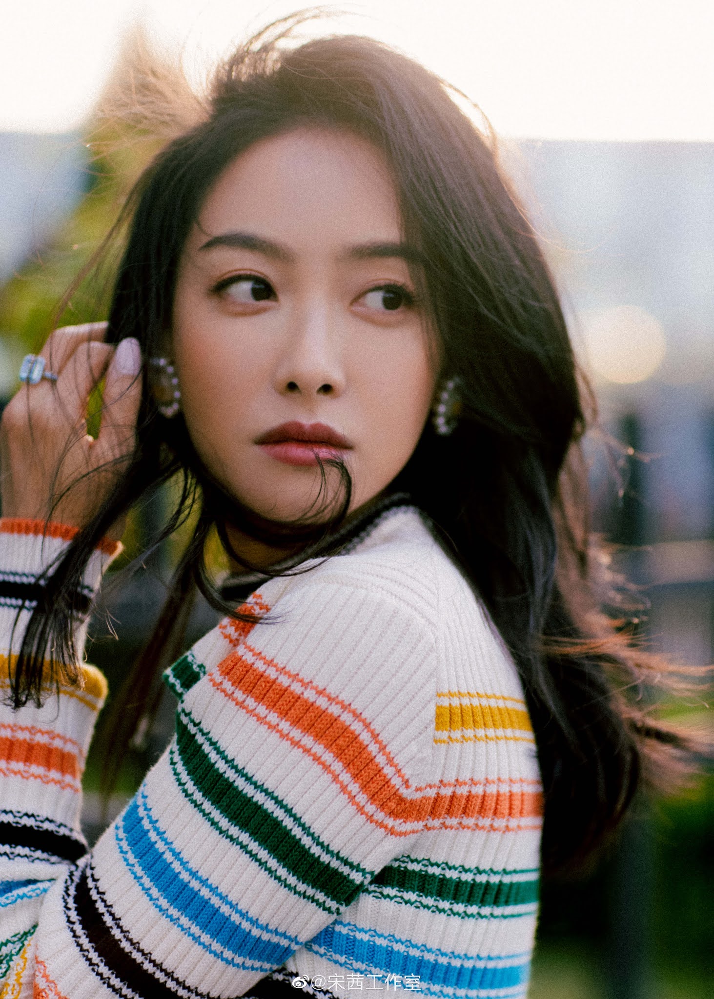 China Entertainment News: Song Qian poses for photo shoot