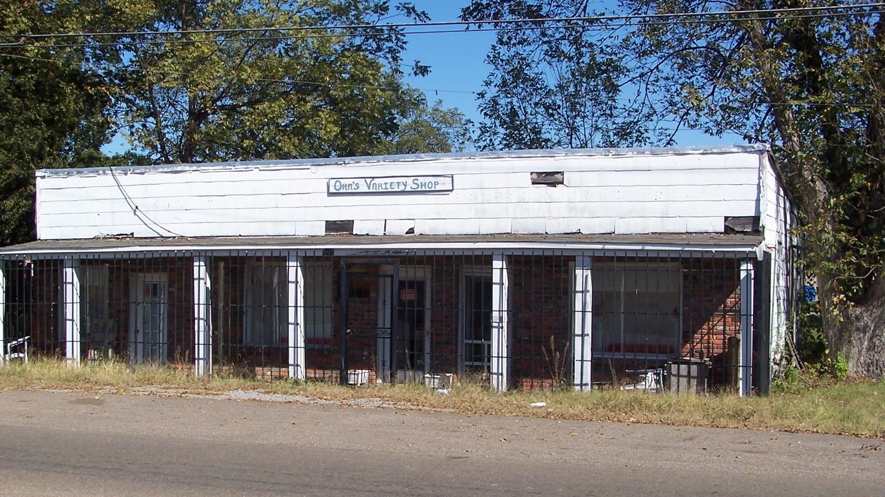 Suzassippi's Lottabusha County Chronicles Halfway through town Mound