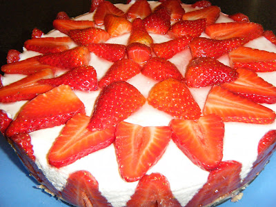  TARTA DE YOGUR Y FRESAS 