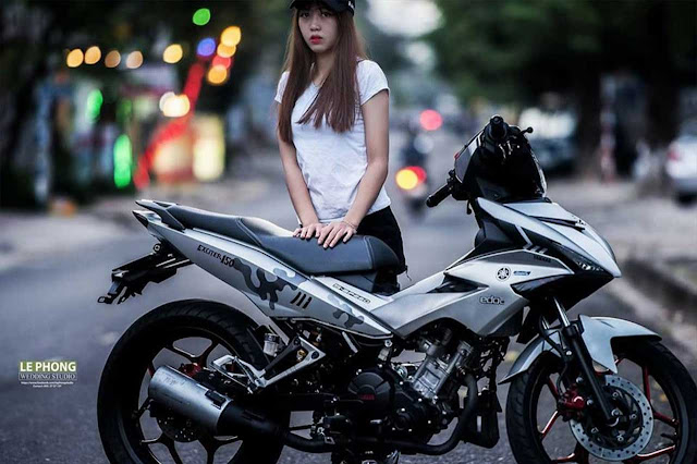 Custom Yamaha EXCITER 150 and a Cute Asian Girl