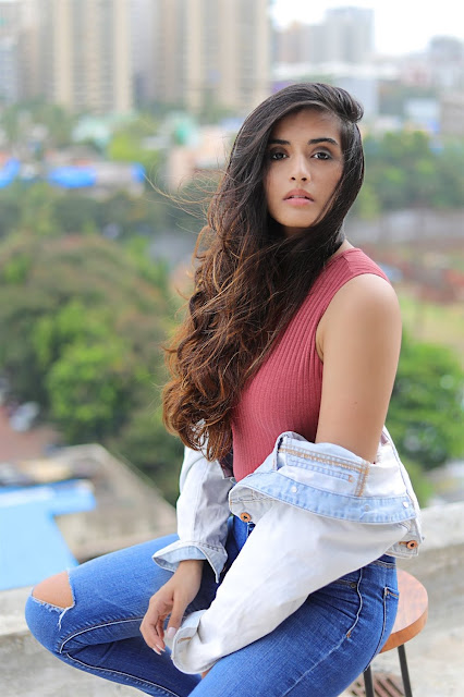 Beauty Galore HD : Divyansha Kaushik Hot Glam Photos