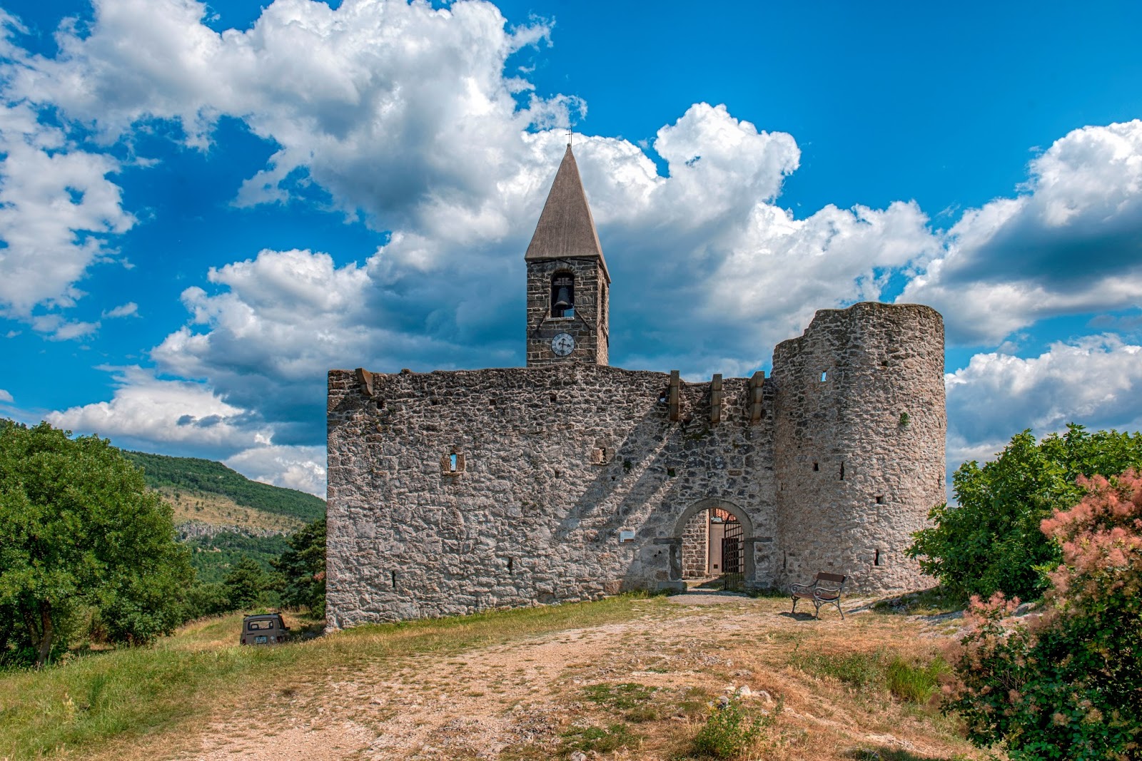 Sašo Korošec HRASTOVLJE