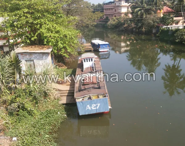 News, Kerala, Boats, Alappuzha, Boat service, Stopped,  Changanacherry- Alappuzha boat service Stoped,  Passengers are In distress