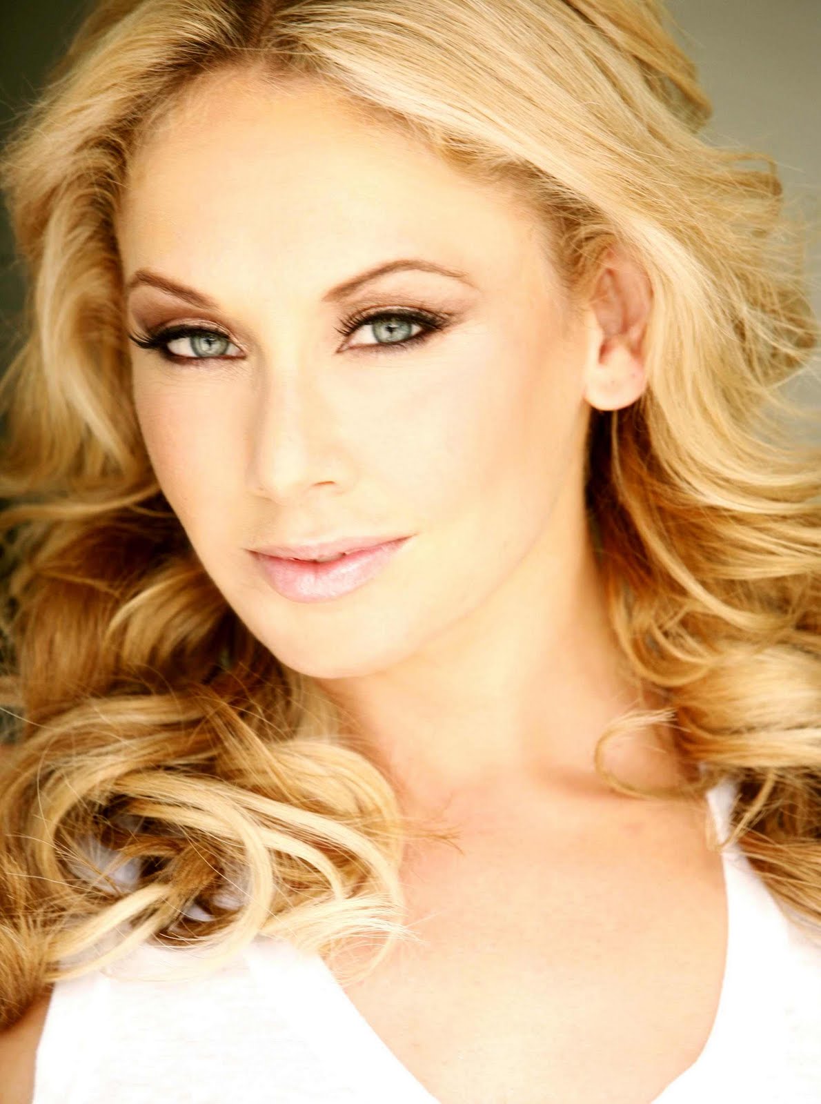 Top Entertainment Alerts: kym Johnson