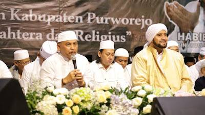 Ribuan Syekhermania Banjiri Alun-alun Purworejo, Dalam Acara Purworejo Bersholawat