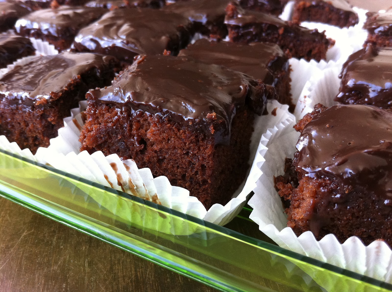 BOLO DE CHOCOLATE SIMPLES VÓ MINDOCA