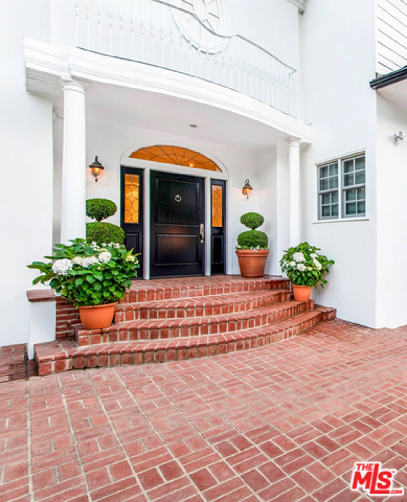 Sutton Stracke Is Selling Her Bel Air Mansion For 8.95 Million!