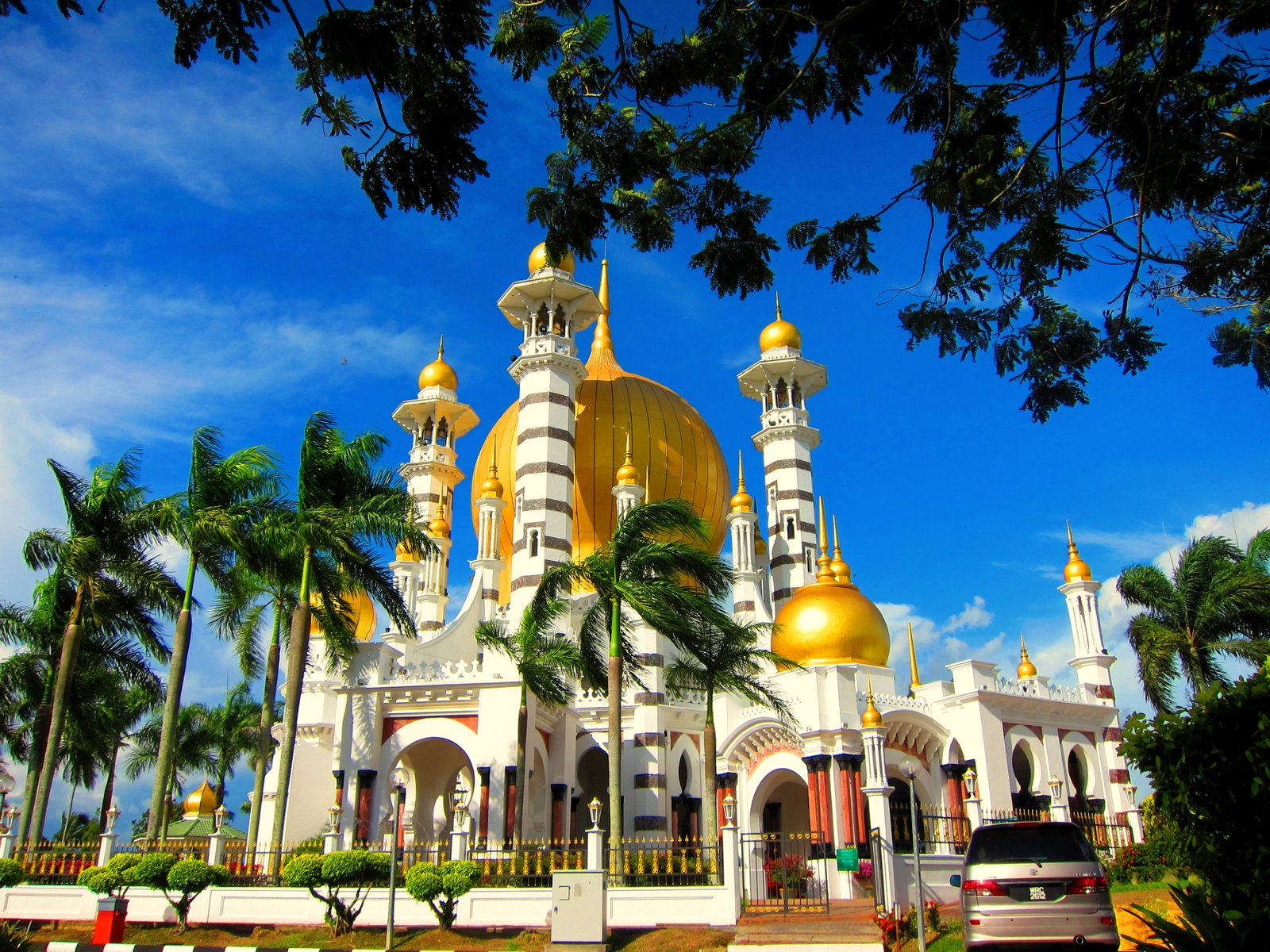 Малайзия день. Куала-Кангсар. Малакка Куала Лумпур. Ubudiah Mosque. Мечеть Убудиах – Куала Кангсар, Малайзия.
