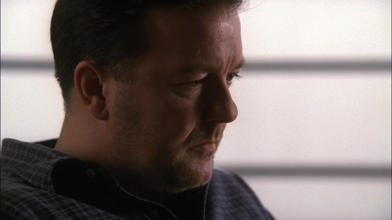 ausCAPS: Ricky Gervais shirtless in Alias 3-15 "Facade"