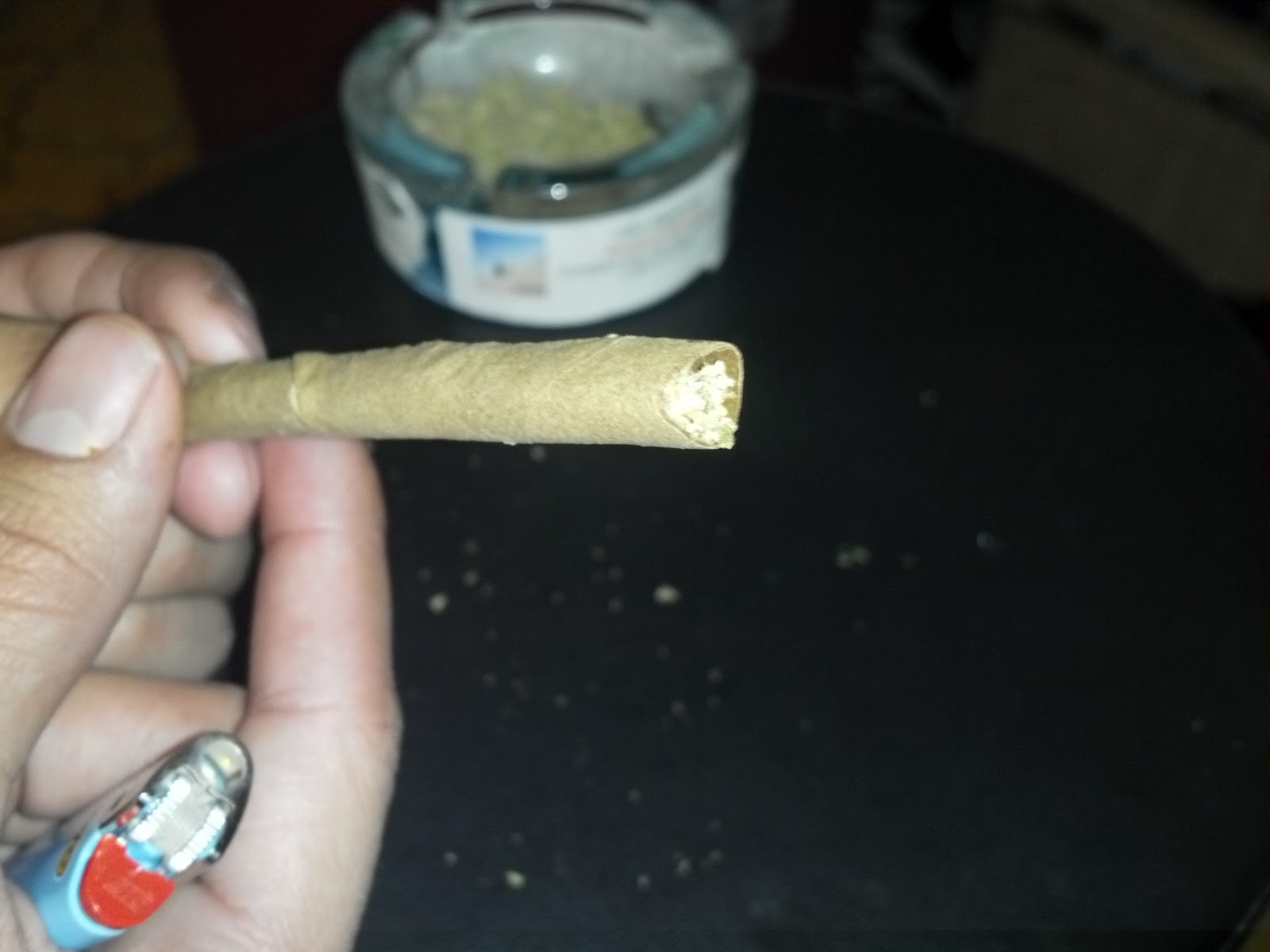 We Smoke Blunts Tutorial How to roll a blunt