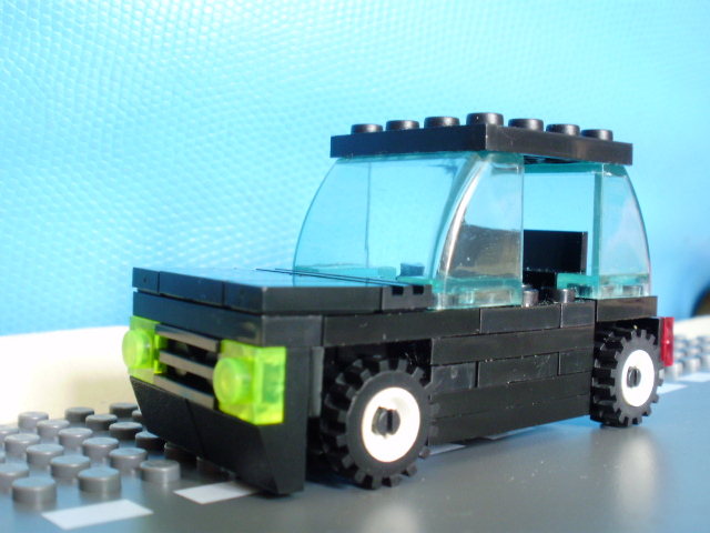 MOC LEGO pequeno carro preto uttilitário citadino