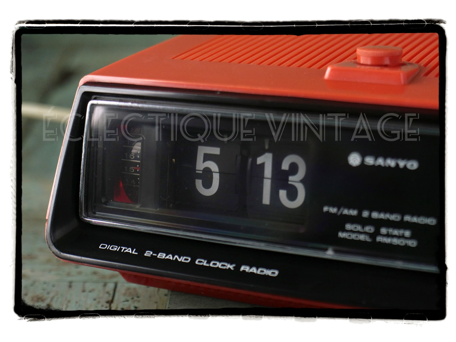 Éclectique Vintage [tienda vintage online] Radio despertador Sanyo