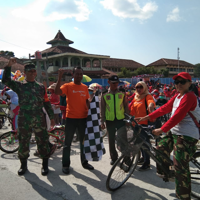 Babinsa Cawas Amankan Sepeda Santai Semarakkan HUT RI ke 74
