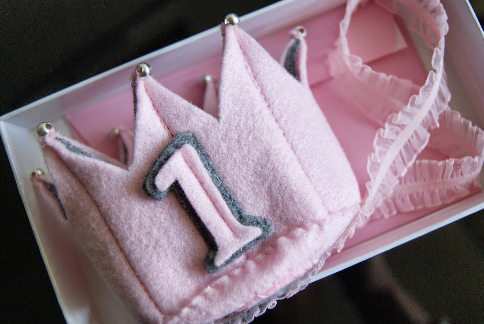 filcowa korona do zabawy korona dla dziecka na gumce