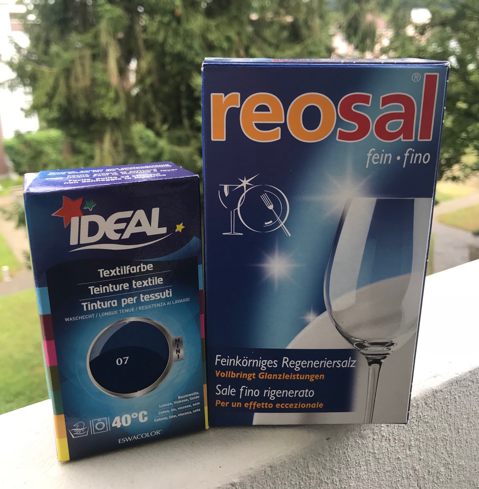 Vanessa's Beauty Blog: Kleider marineblau färben