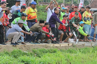 Tutup Merpati Race Festival, Bupati dan Sekda Trenggalek Ikut Mencoba Keseruan Lomba Balap Merpati