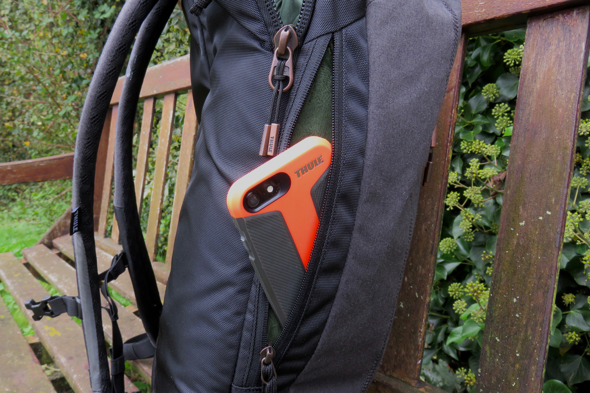 thule vea backpack 17l