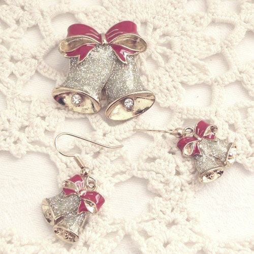 Vintage Jewels Geek blog: Let us see your Christmas jewellery to make a ...