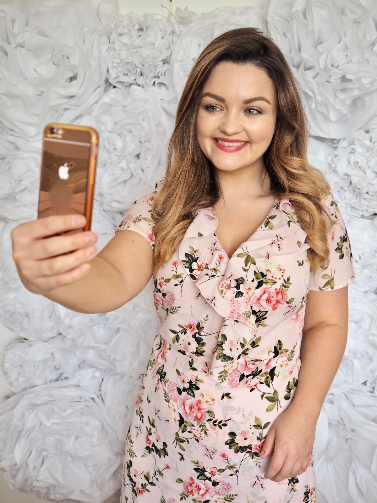 How to make a flower wall, cheap and budget friendly Dainty Dress Diaries