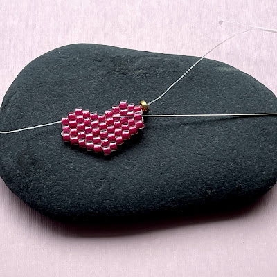 为 Lisa Yang Jewelry 的串珠饰品添加连接器