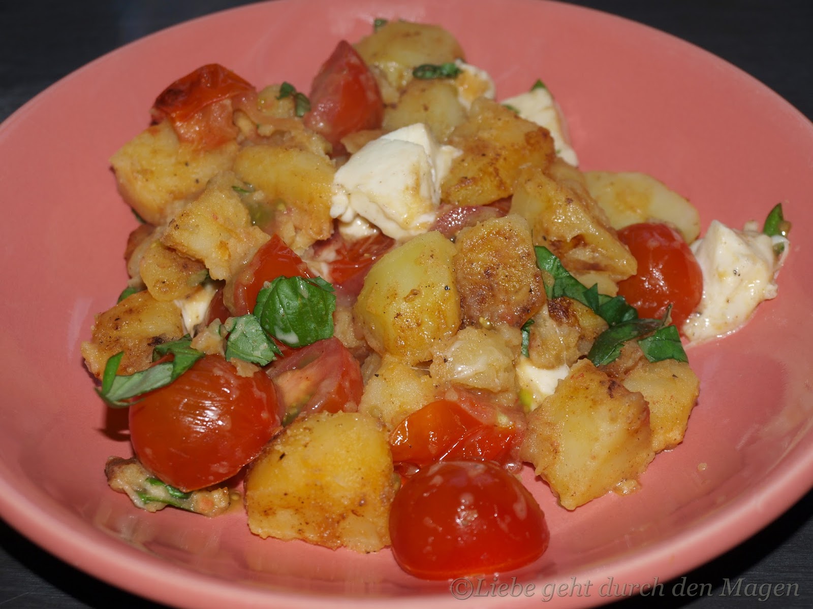 Liebe geht durch den Magen: Kartoffel-Tomatenpfanne