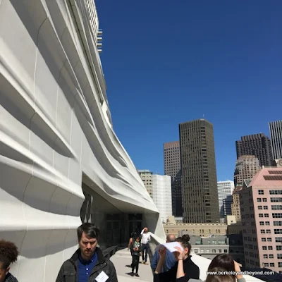 new Snohetta wavy exterior at the San Francisco Museum of Modern Art