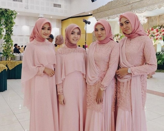 gaun brokat pengantin muslimah 
