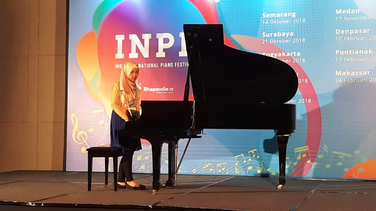 penampilan teteh rafa dengan lagu dangerous journey di indonesia national piano festival nurul sufitri mom lifestyle blogger event musik