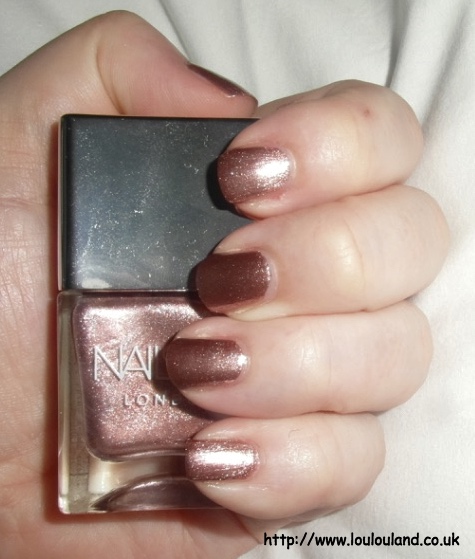 LouLouLand Nails Of The Day Nails Inc Carriage Gotta Wait