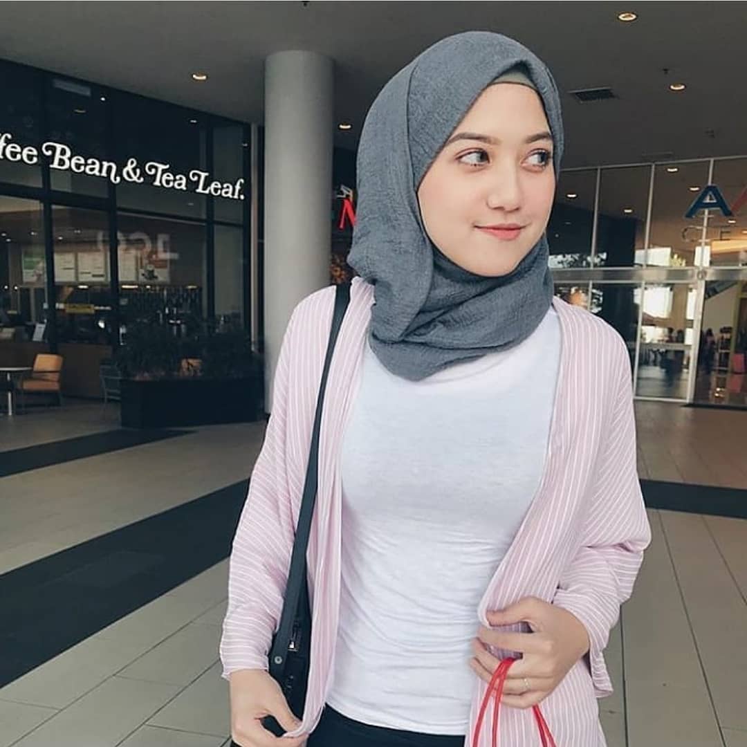 Beautiful Hijab Sweety Girl - Hijab Empuk