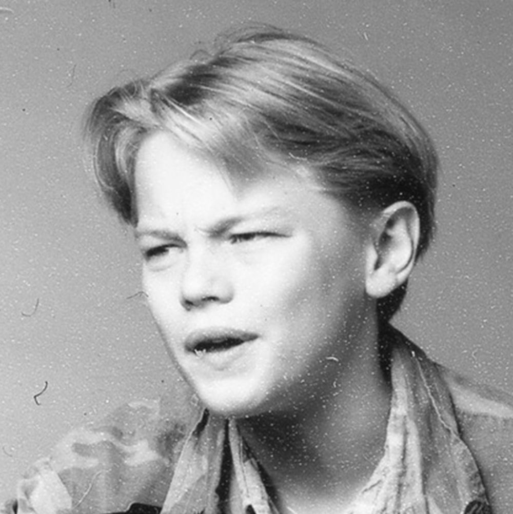 Awesome Photos of Teenage Leonardo DiCaprio Showing off His Emotional
