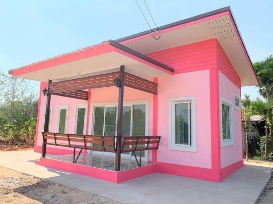 rumah minimalis kombinasi warna merah jambu muda atau mate dan merah jambu terang pink